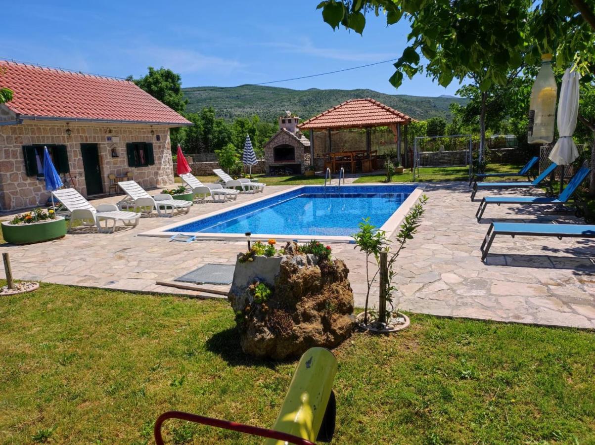 Gradac  Nikini Dvoriヴィラ エクステリア 写真